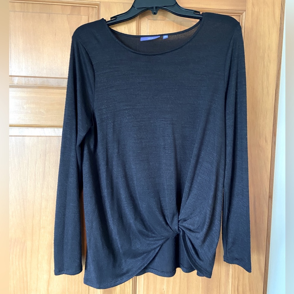 Thin Black apt 9 sweater